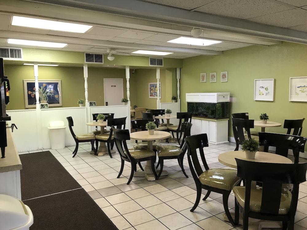 Quality Inn Tampa Lake Magdalene Екстериор снимка